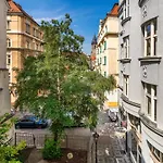 Golden Angel Suites By Adrez