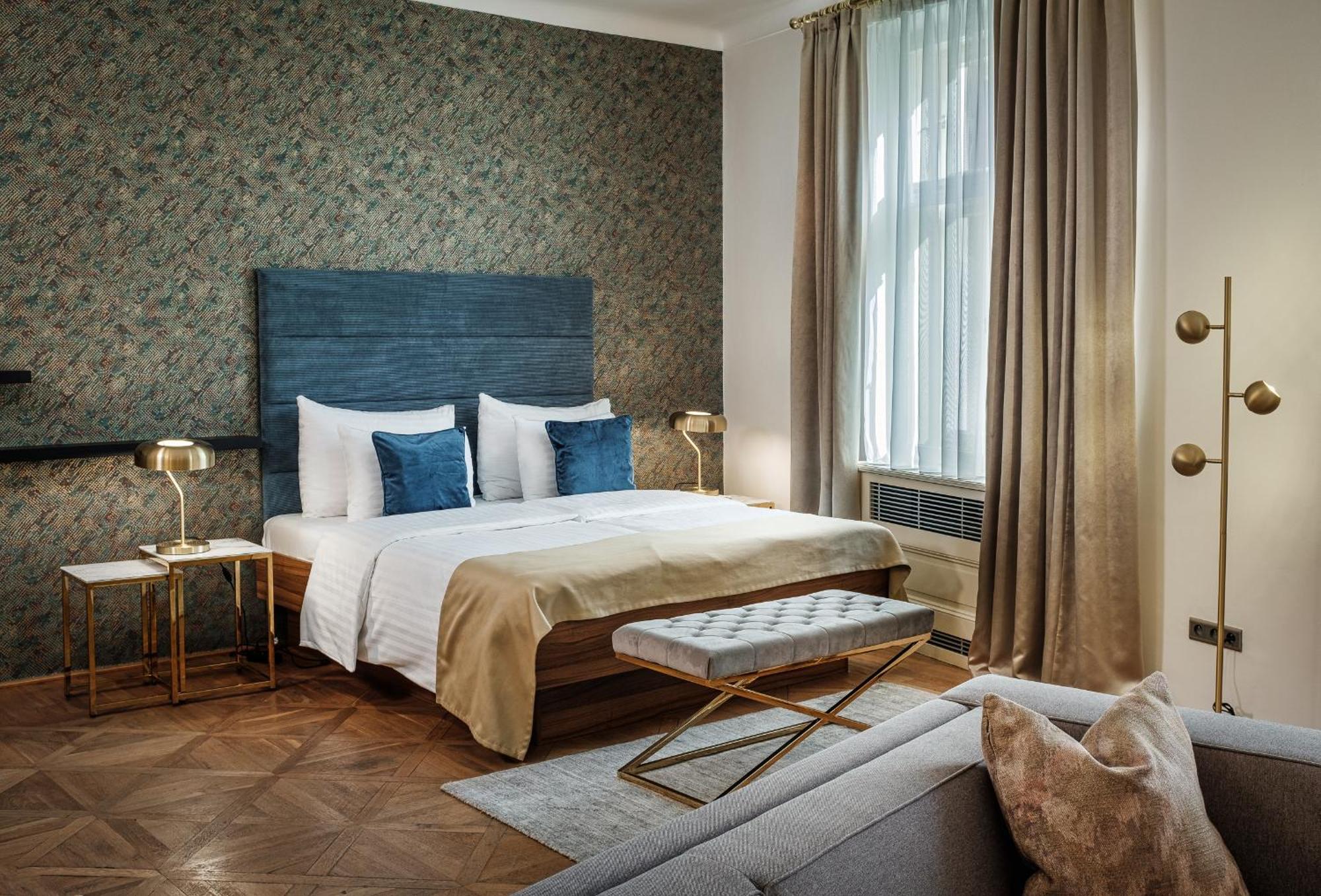 Golden Angel By Adrez Apart Otel