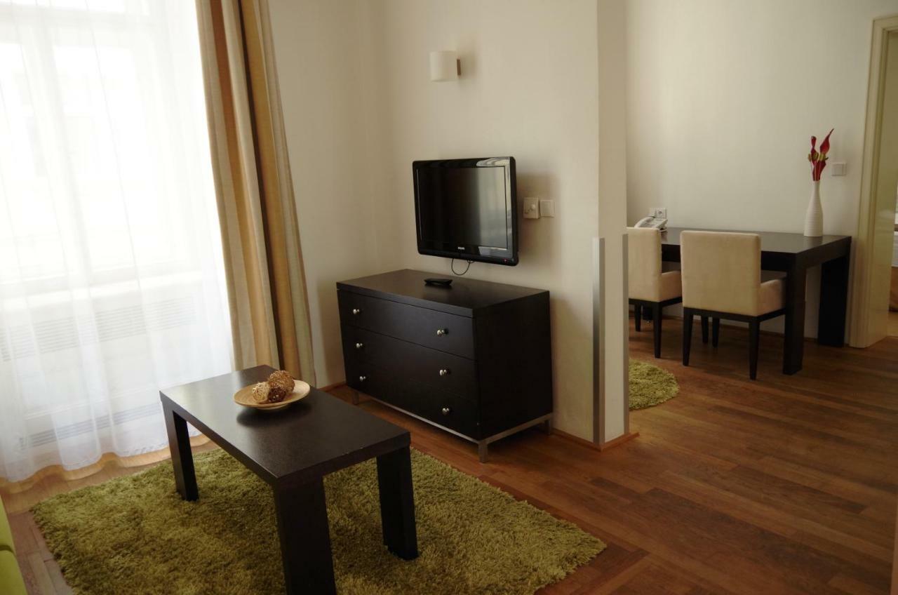 Golden Angel By Adrez Apart Otel Prag