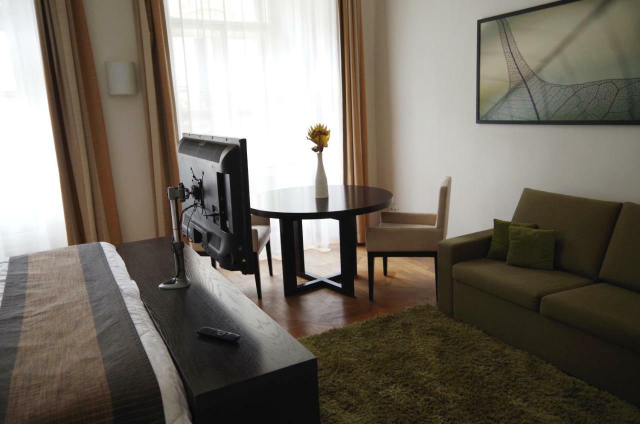 Golden Angel By Adrez Apart Otel Prag