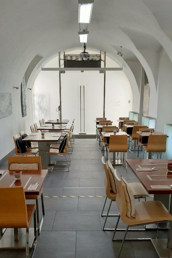 Golden Angel By Adrez Apart Otel Prag